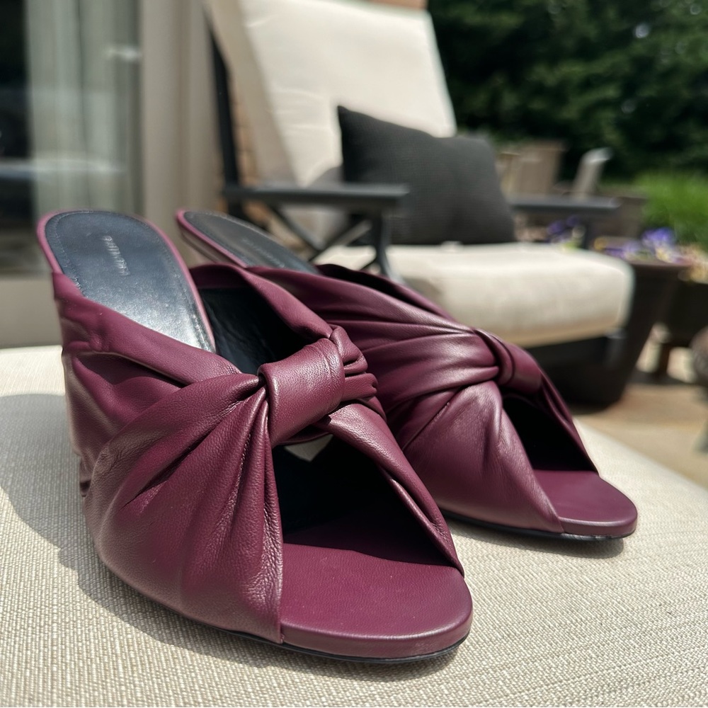 Brand New In Box Balenciaga Smooth Nappa Drapy Sandal Pumps in Burgundy - Picture 1 of 10